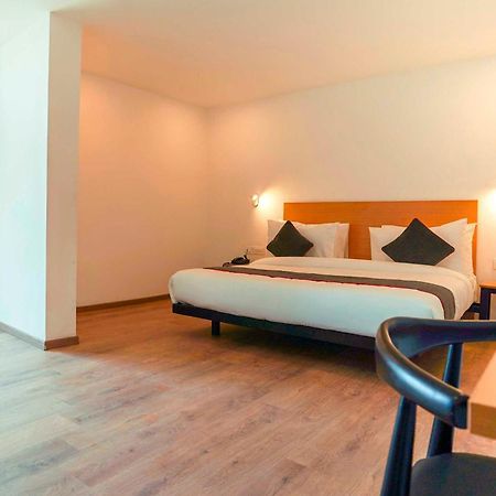 Super Townhouse O Hotel Aditya Residency Near Parthala Over Bridge Sector 121 Noida Indirapuram Buitenkant foto