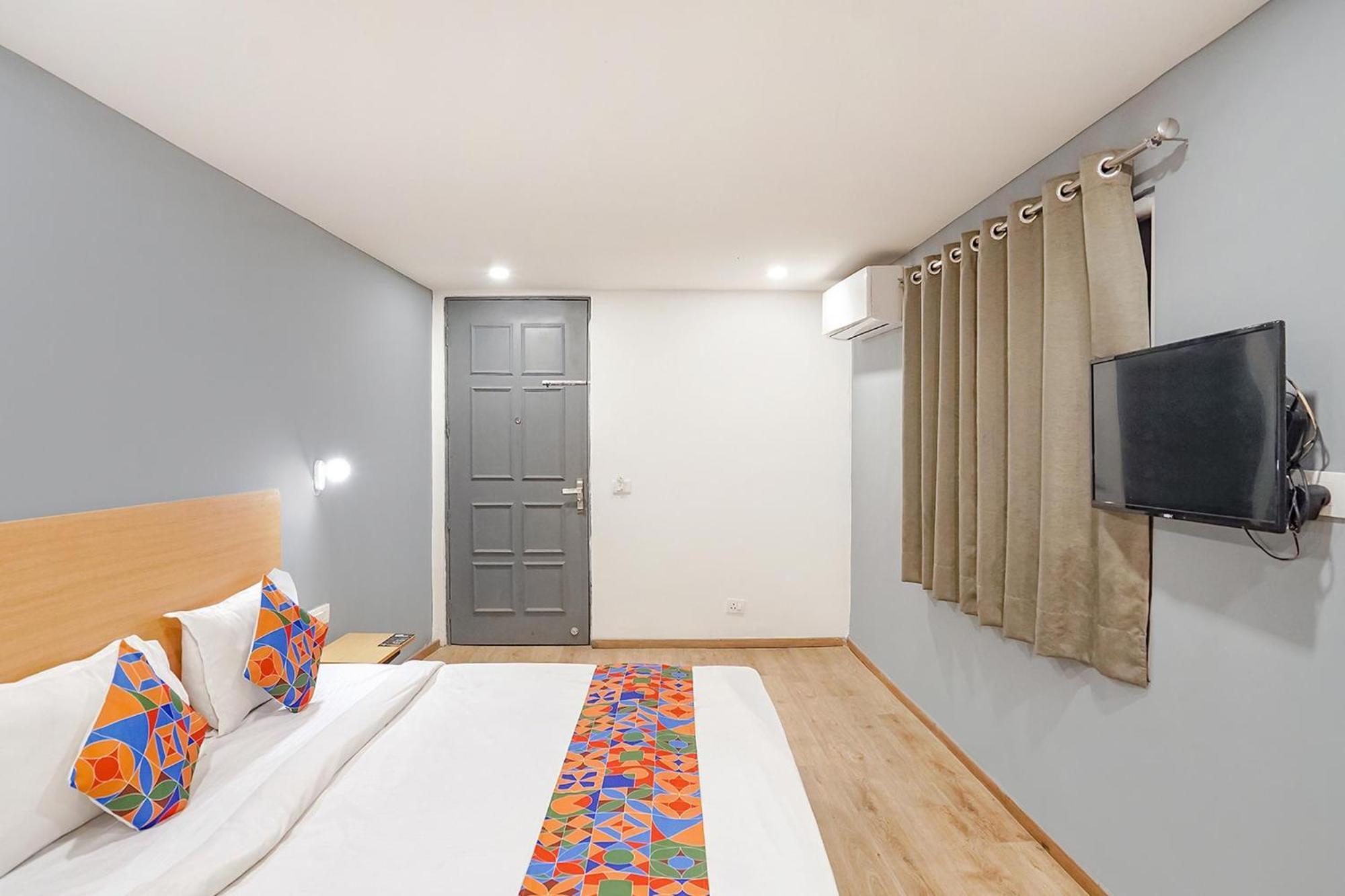 Super Townhouse O Hotel Aditya Residency Near Parthala Over Bridge Sector 121 Noida Indirapuram Buitenkant foto