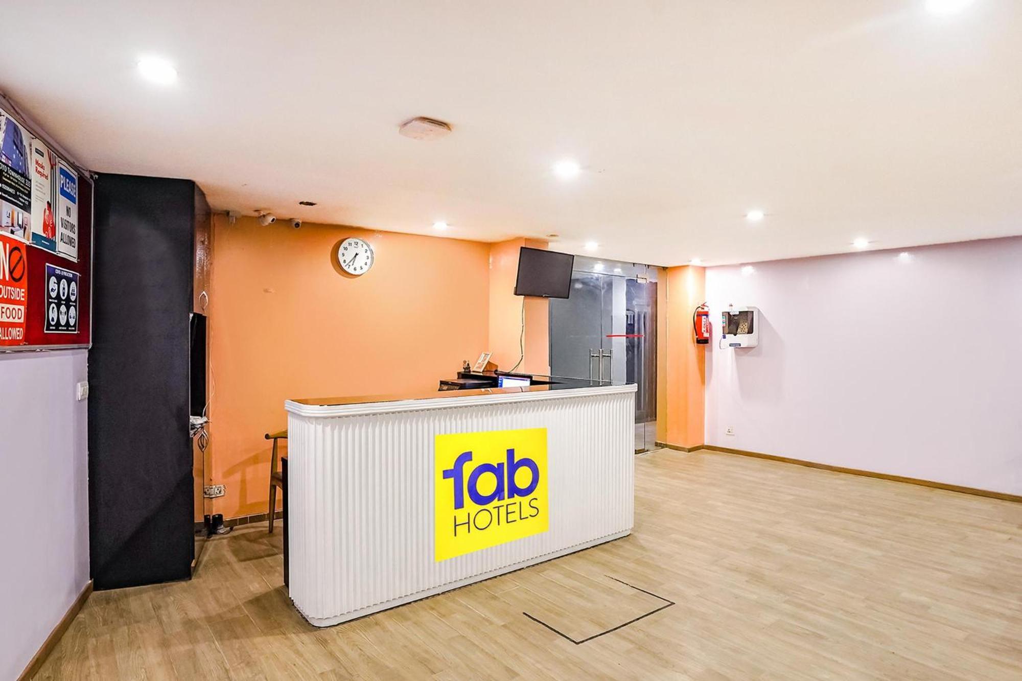 Super Townhouse O Hotel Aditya Residency Near Parthala Over Bridge Sector 121 Noida Indirapuram Buitenkant foto