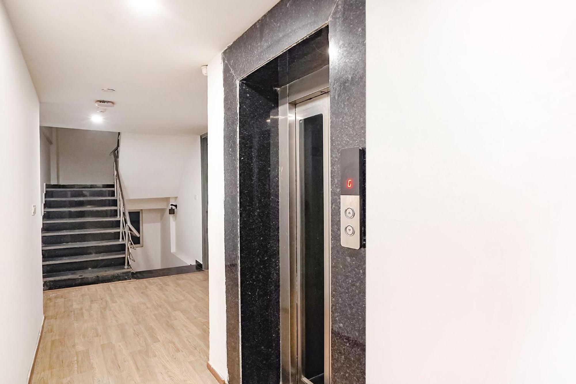 Super Townhouse O Hotel Aditya Residency Near Parthala Over Bridge Sector 121 Noida Indirapuram Buitenkant foto
