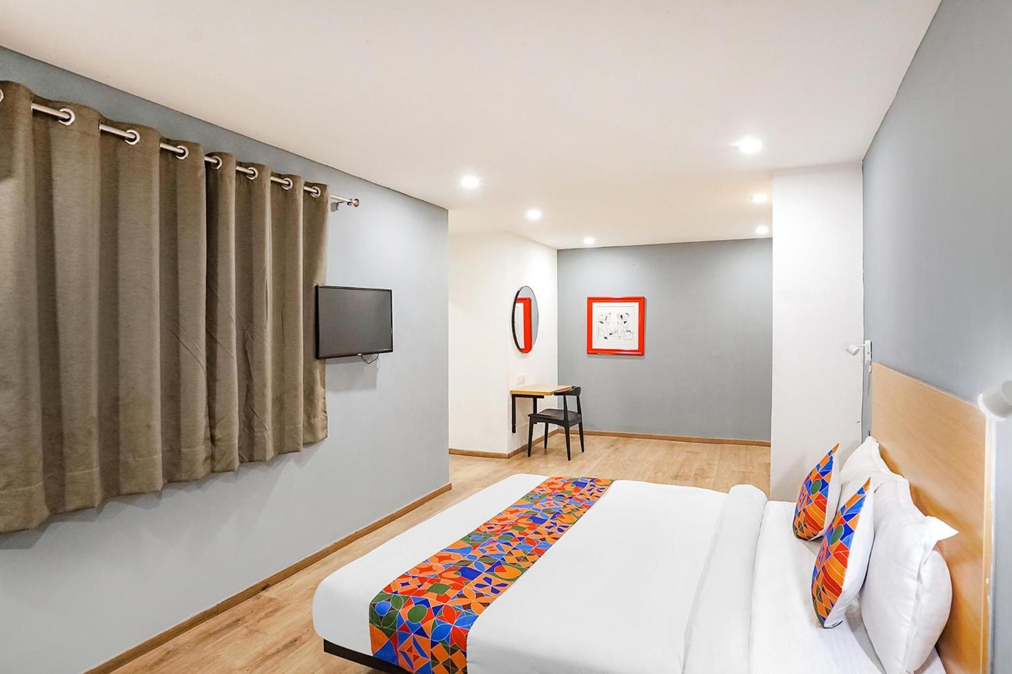 Super Townhouse O Hotel Aditya Residency Near Parthala Over Bridge Sector 121 Noida Indirapuram Buitenkant foto