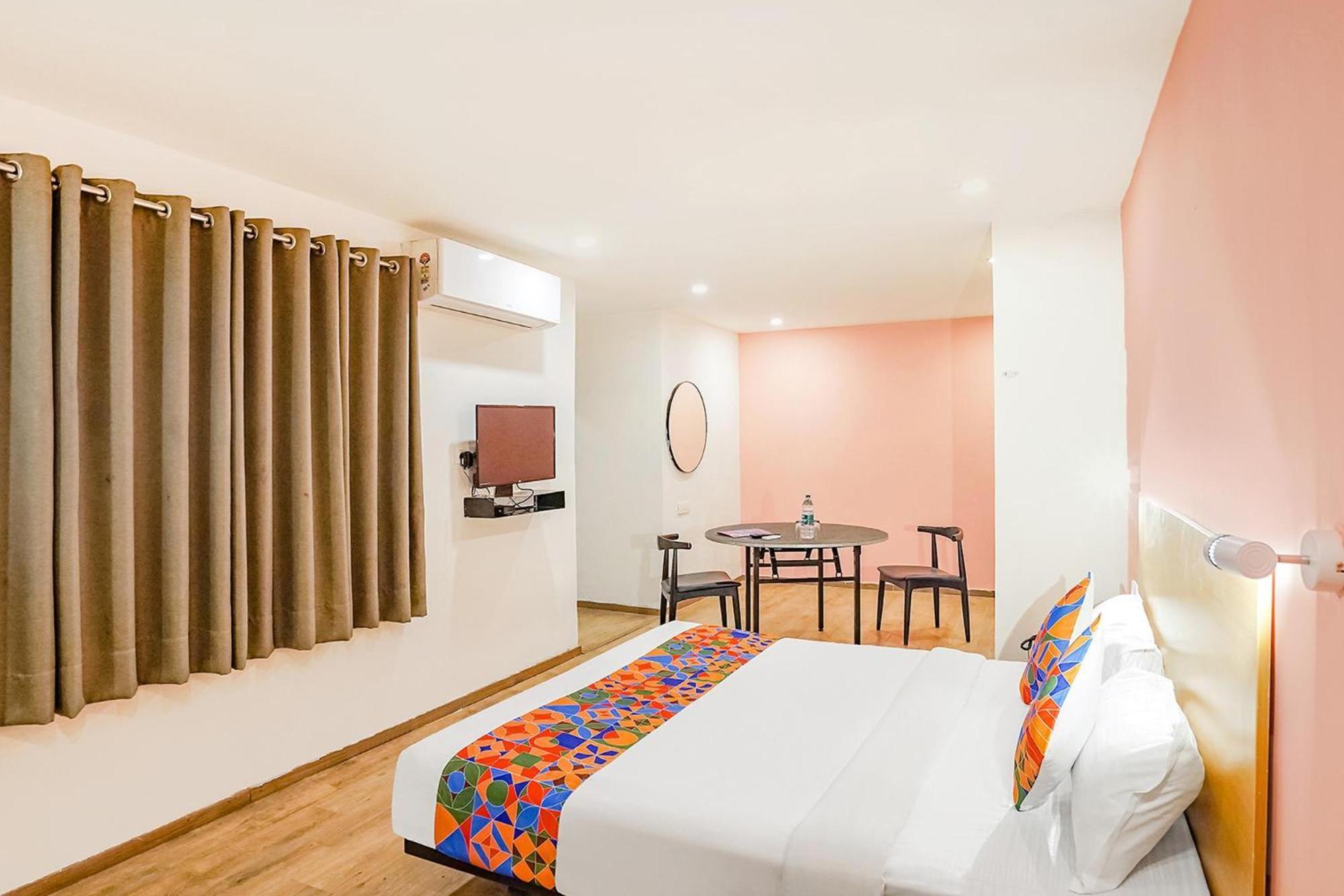 Super Townhouse O Hotel Aditya Residency Near Parthala Over Bridge Sector 121 Noida Indirapuram Buitenkant foto