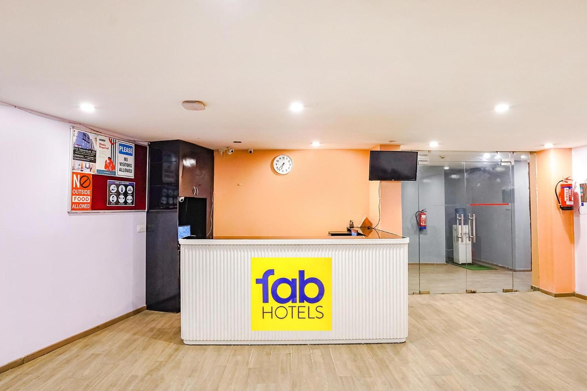 Super Townhouse O Hotel Aditya Residency Near Parthala Over Bridge Sector 121 Noida Indirapuram Buitenkant foto