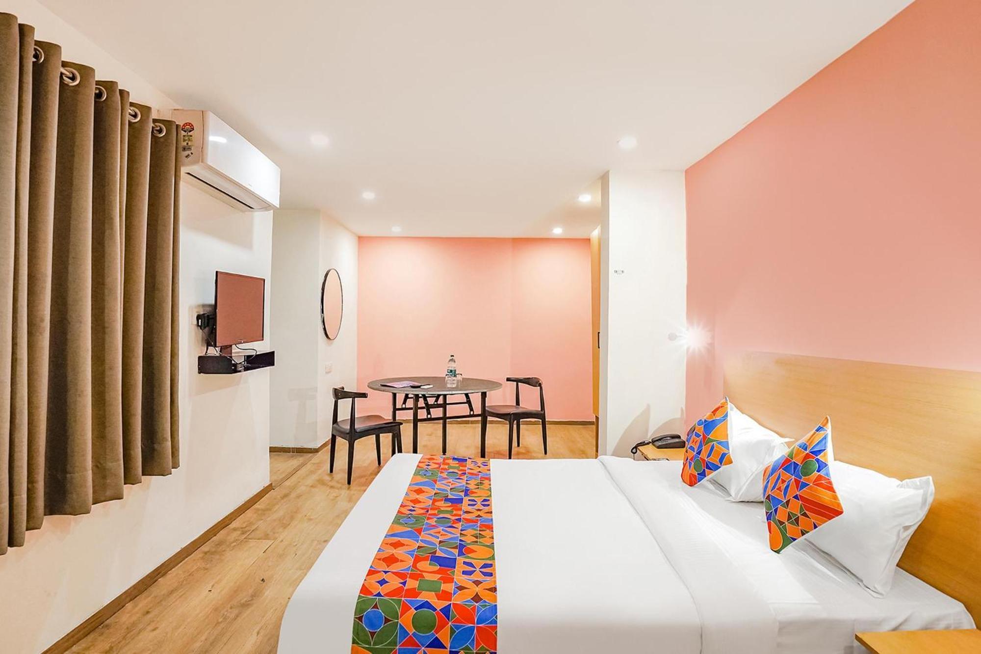Super Townhouse O Hotel Aditya Residency Near Parthala Over Bridge Sector 121 Noida Indirapuram Buitenkant foto