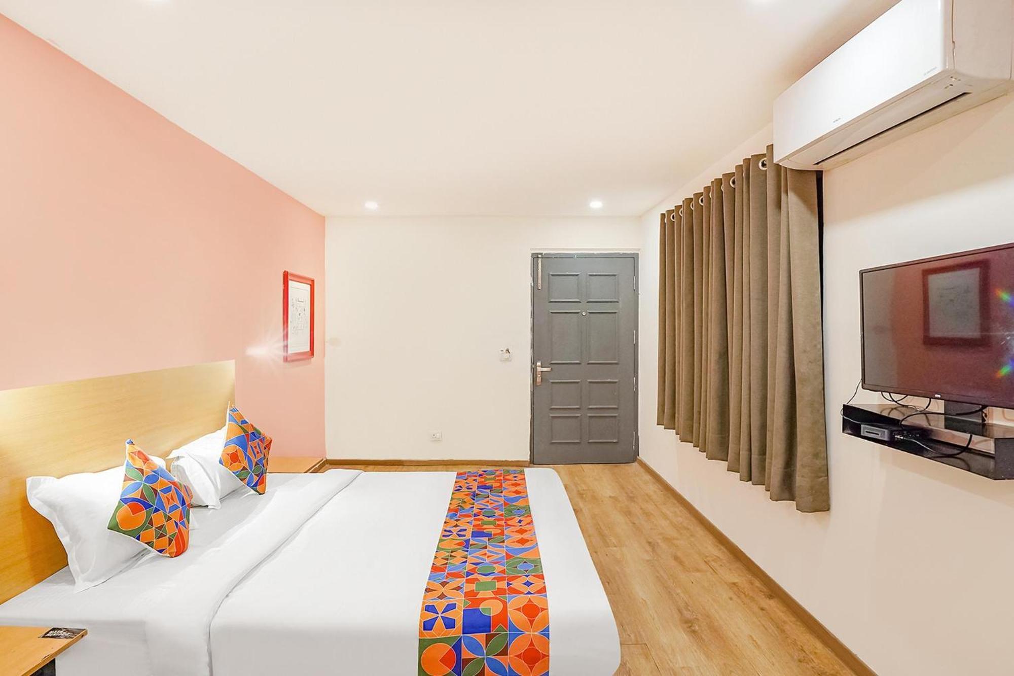 Super Townhouse O Hotel Aditya Residency Near Parthala Over Bridge Sector 121 Noida Indirapuram Buitenkant foto