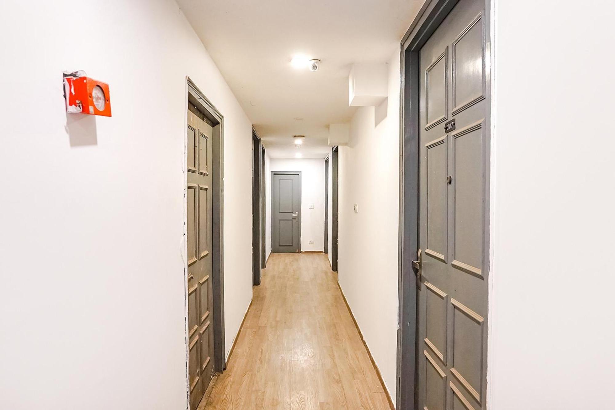 Super Townhouse O Hotel Aditya Residency Near Parthala Over Bridge Sector 121 Noida Indirapuram Buitenkant foto