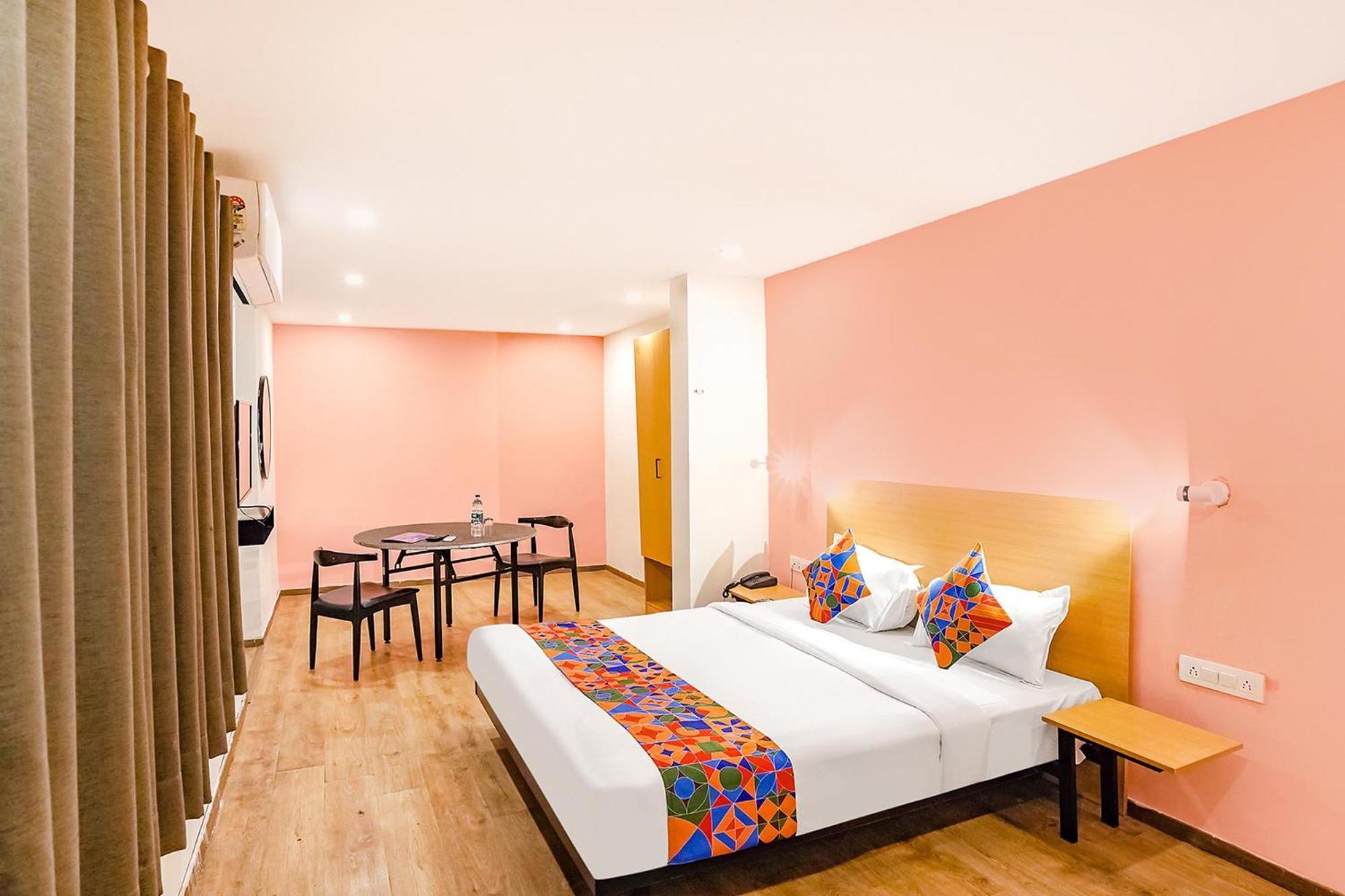 Super Townhouse O Hotel Aditya Residency Near Parthala Over Bridge Sector 121 Noida Indirapuram Buitenkant foto