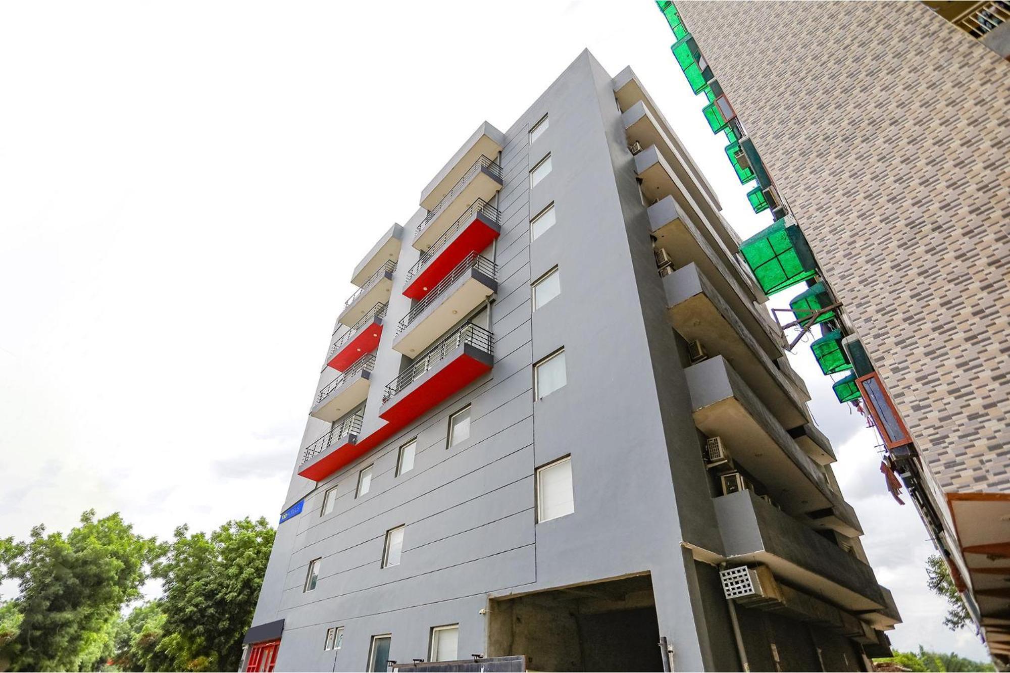 Super Townhouse O Hotel Aditya Residency Near Parthala Over Bridge Sector 121 Noida Indirapuram Buitenkant foto