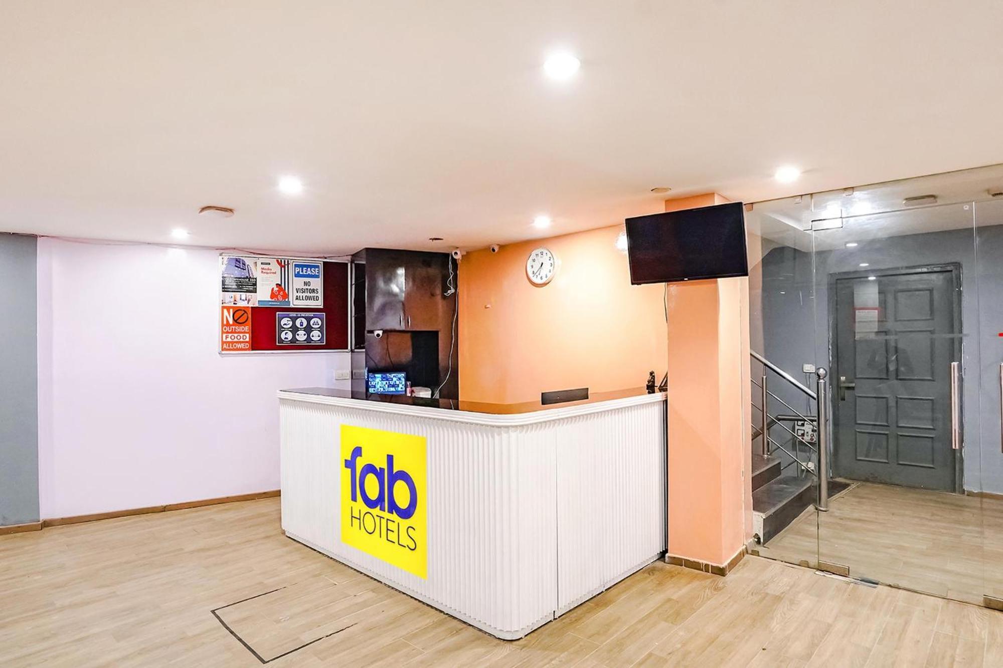 Super Townhouse O Hotel Aditya Residency Near Parthala Over Bridge Sector 121 Noida Indirapuram Buitenkant foto