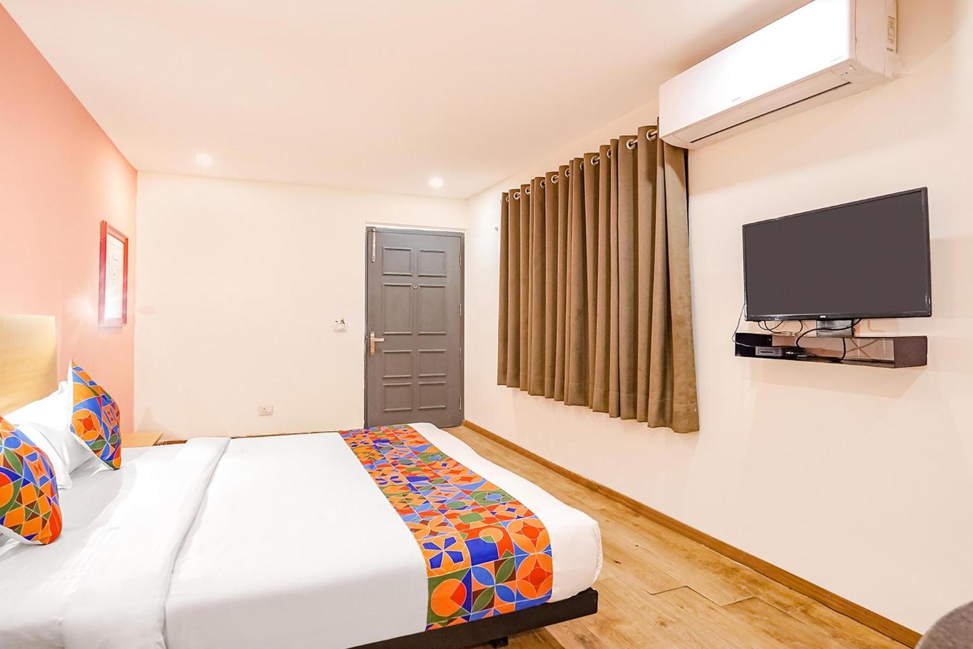 Super Townhouse O Hotel Aditya Residency Near Parthala Over Bridge Sector 121 Noida Indirapuram Buitenkant foto
