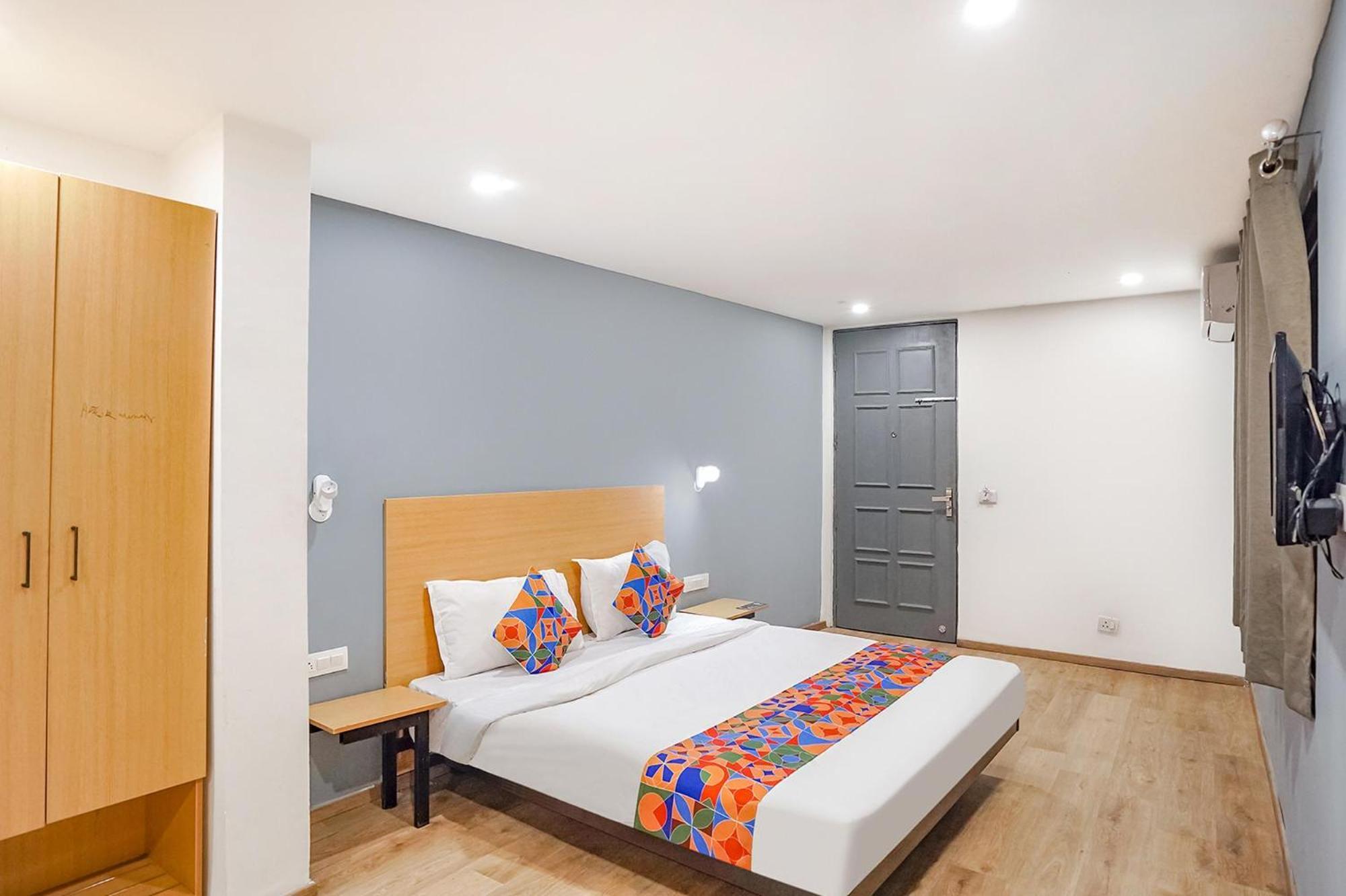 Super Townhouse O Hotel Aditya Residency Near Parthala Over Bridge Sector 121 Noida Indirapuram Buitenkant foto