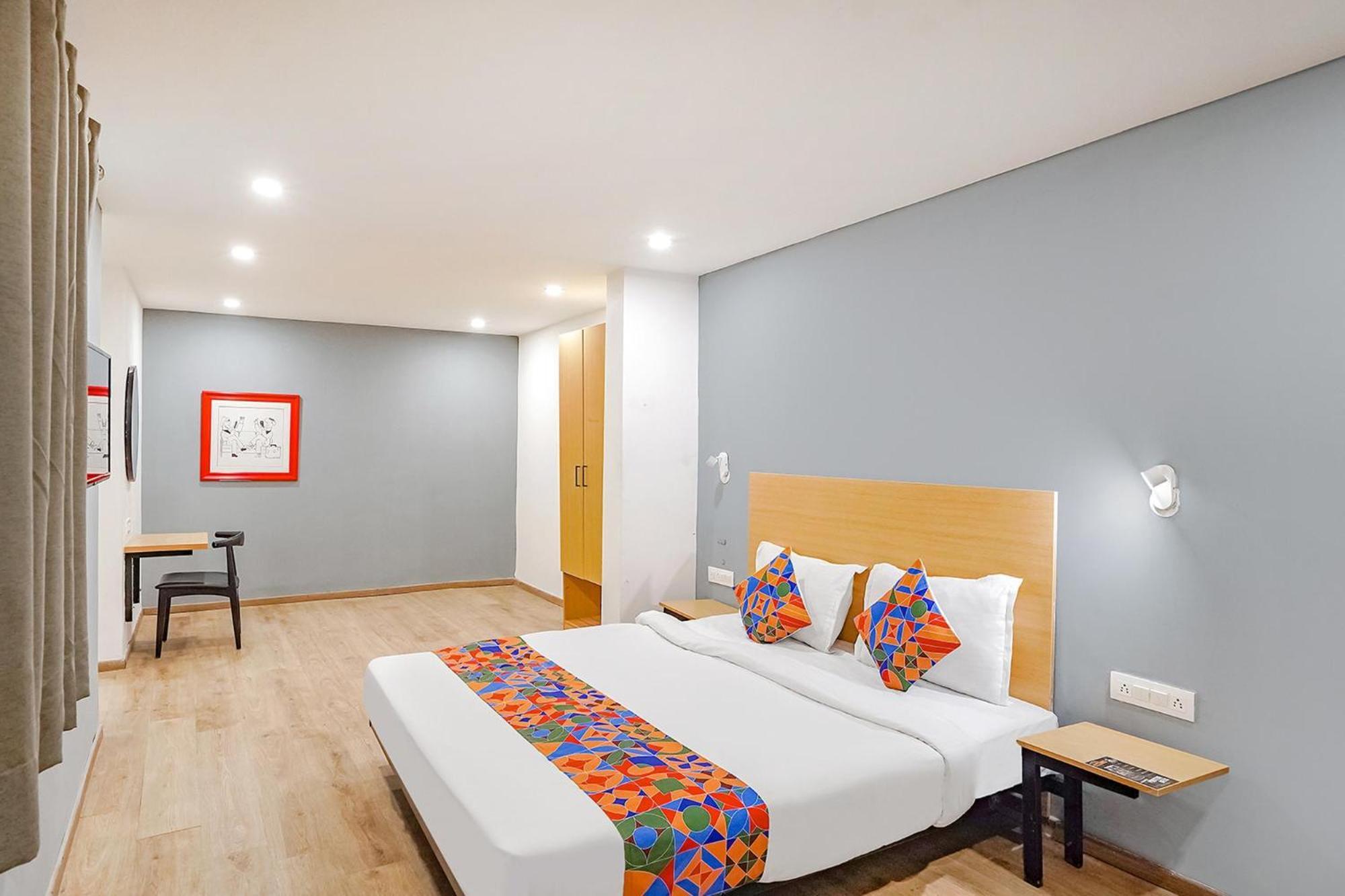 Super Townhouse O Hotel Aditya Residency Near Parthala Over Bridge Sector 121 Noida Indirapuram Buitenkant foto