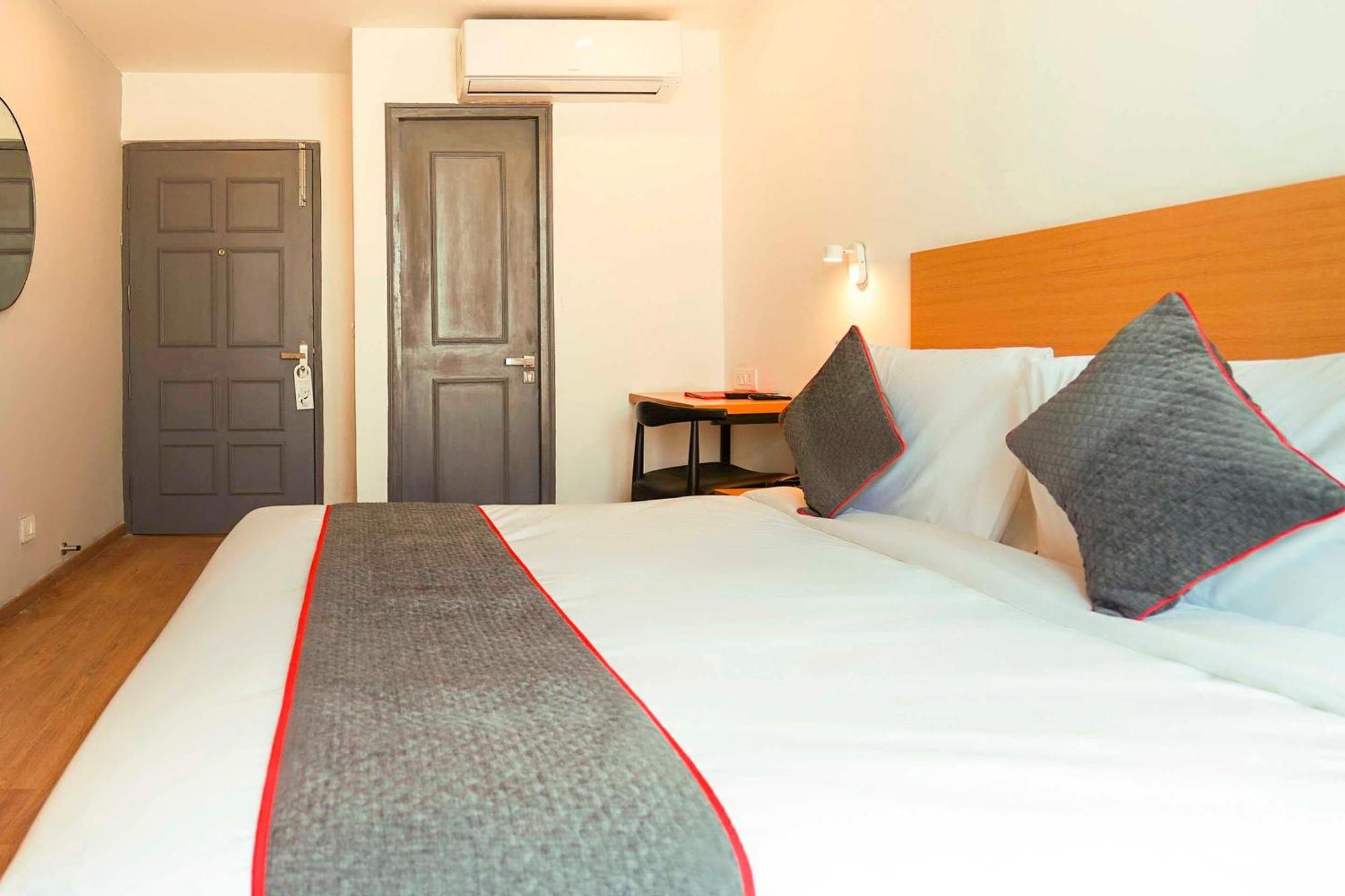 Super Townhouse O Hotel Aditya Residency Near Parthala Over Bridge Sector 121 Noida Indirapuram Buitenkant foto