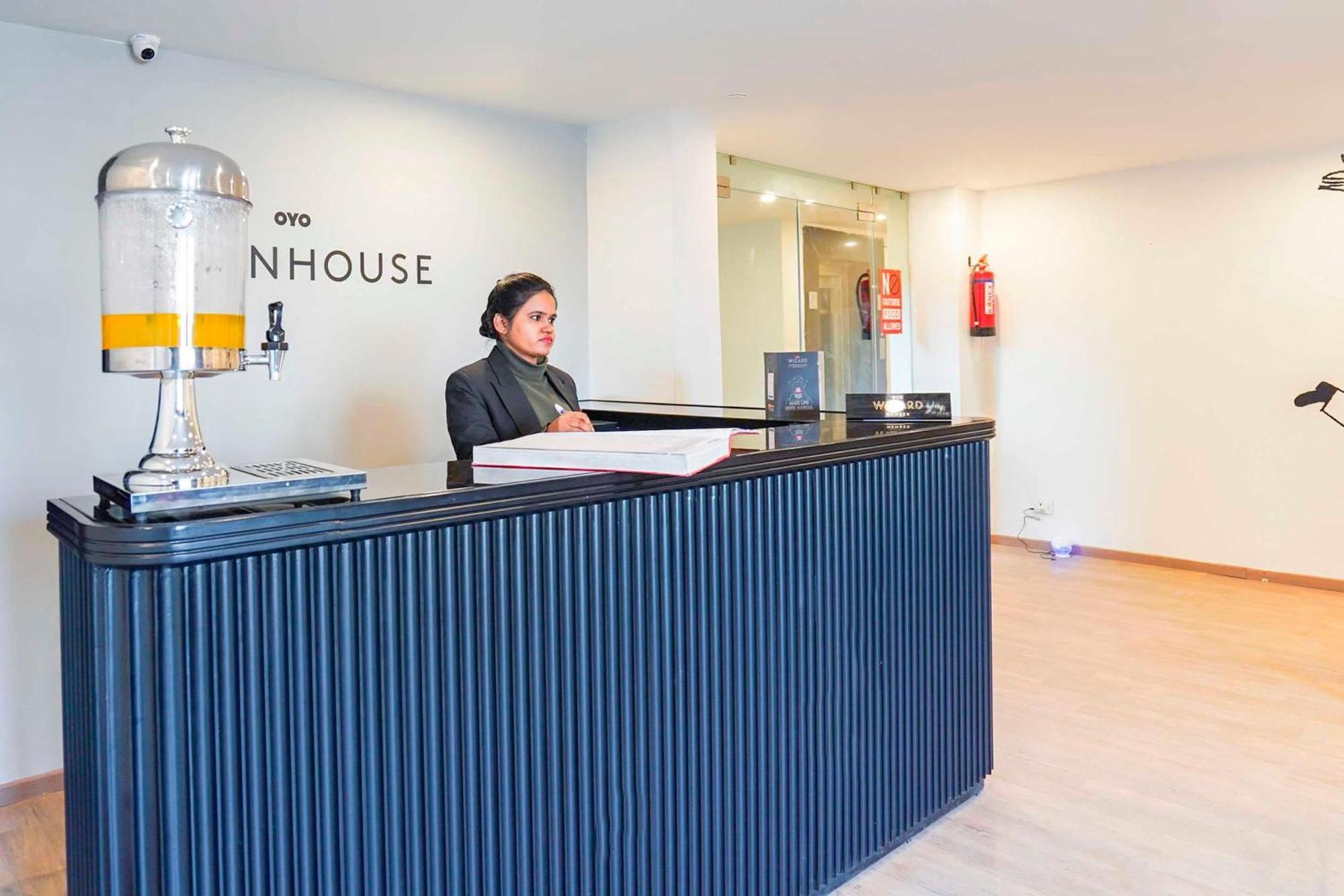 Super Townhouse O Hotel Aditya Residency Near Parthala Over Bridge Sector 121 Noida Indirapuram Buitenkant foto