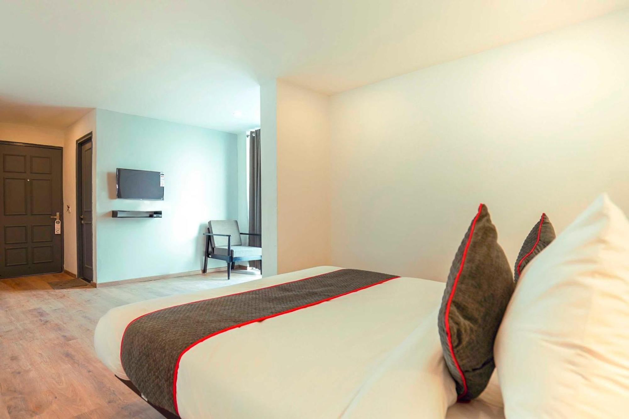 Super Townhouse O Hotel Aditya Residency Near Parthala Over Bridge Sector 121 Noida Indirapuram Buitenkant foto
