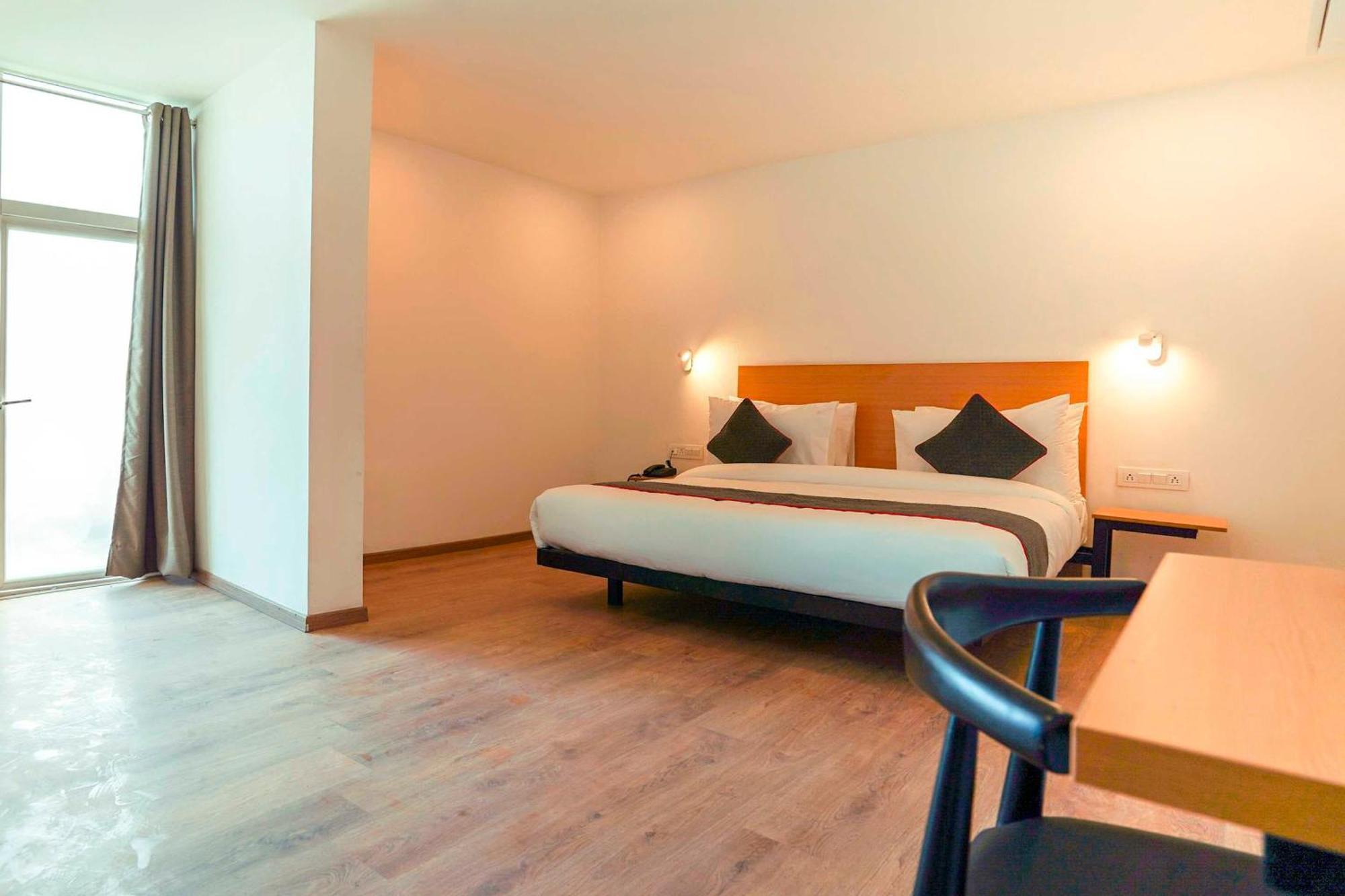 Super Townhouse O Hotel Aditya Residency Near Parthala Over Bridge Sector 121 Noida Indirapuram Buitenkant foto