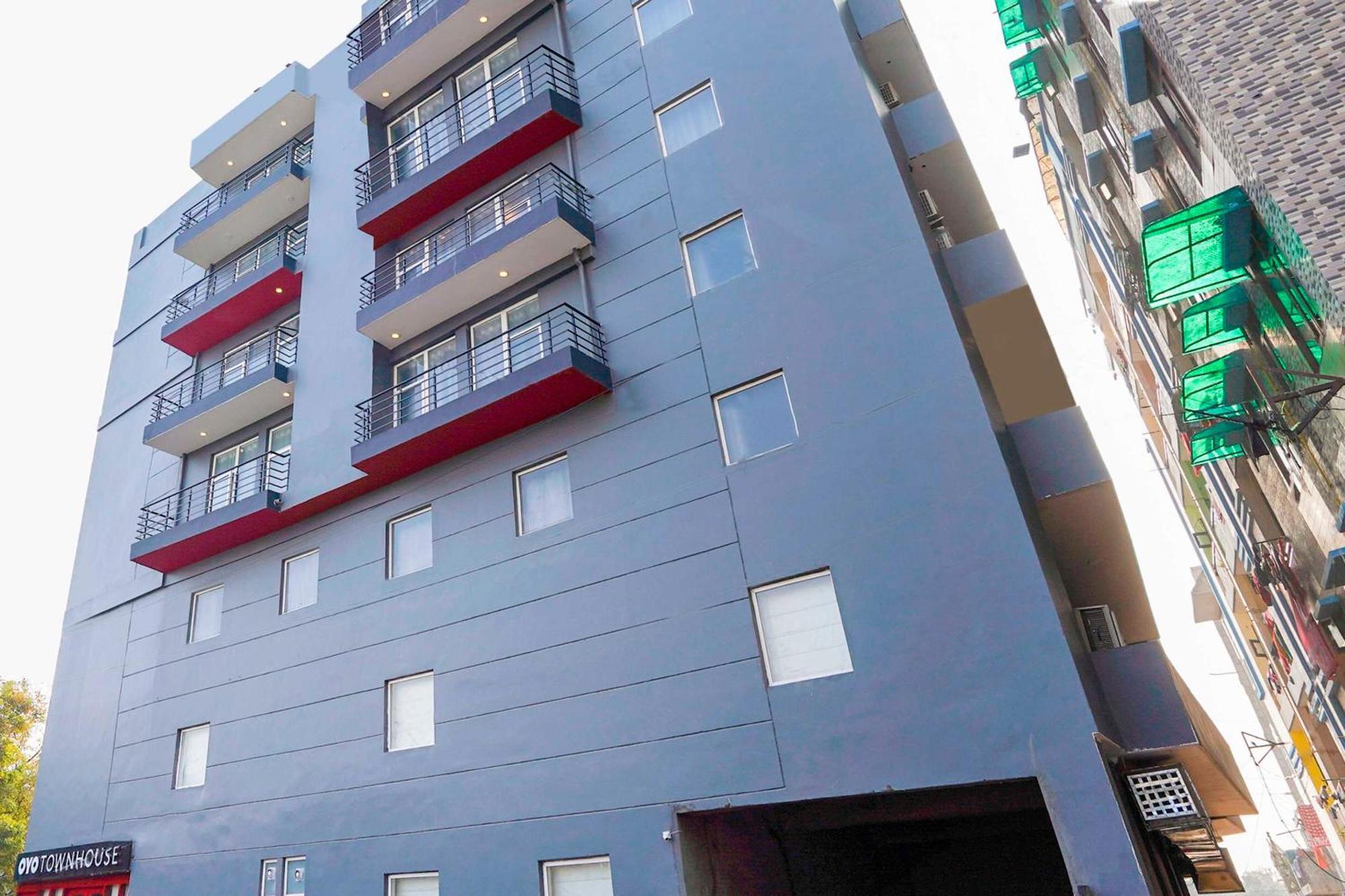 Super Townhouse O Hotel Aditya Residency Near Parthala Over Bridge Sector 121 Noida Indirapuram Buitenkant foto