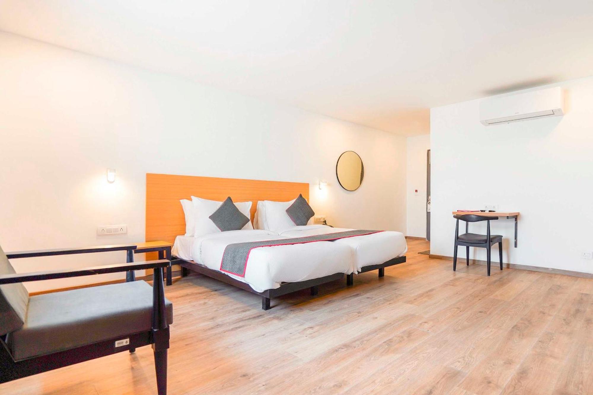Super Townhouse O Hotel Aditya Residency Near Parthala Over Bridge Sector 121 Noida Indirapuram Buitenkant foto