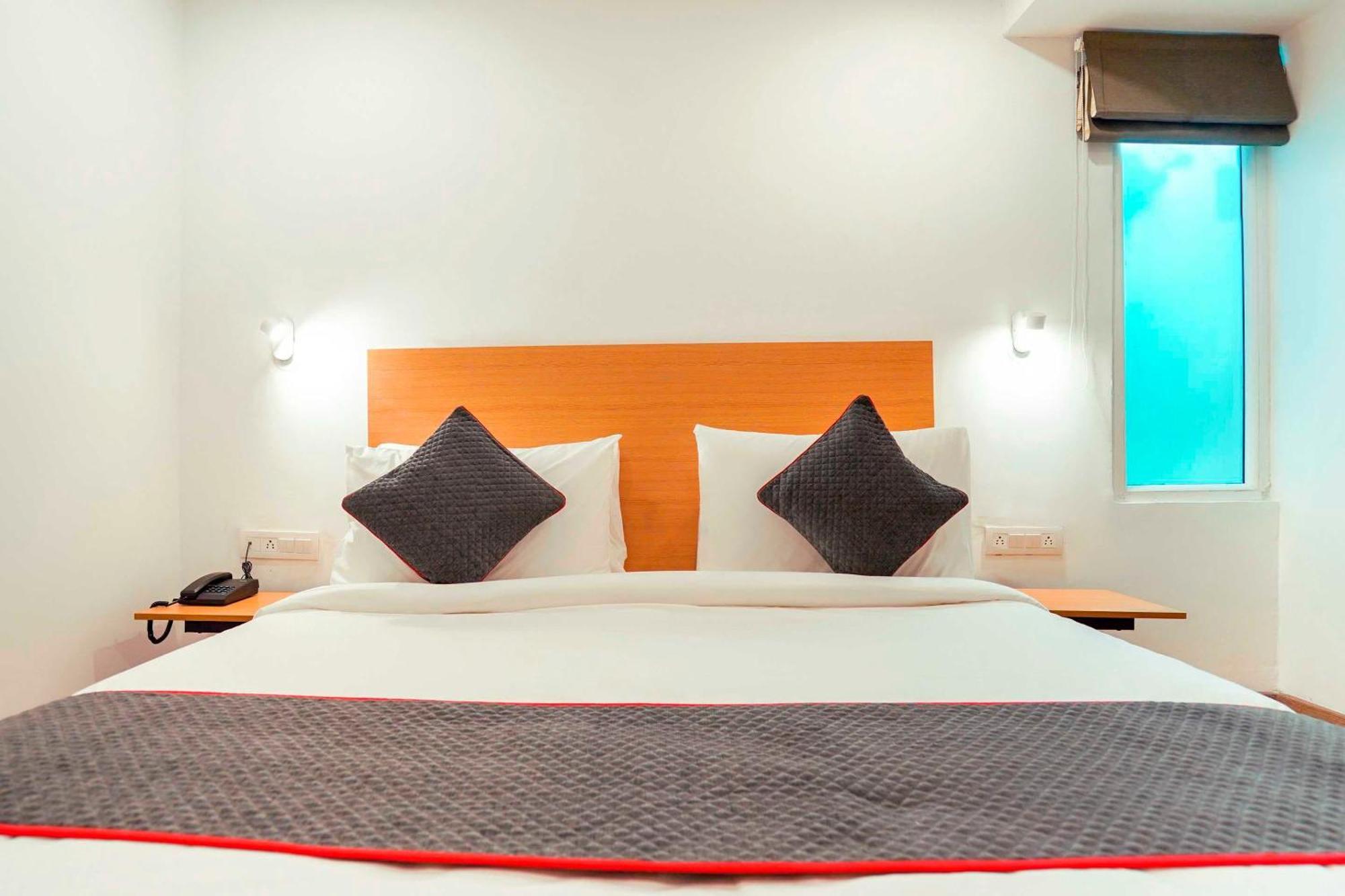 Super Townhouse O Hotel Aditya Residency Near Parthala Over Bridge Sector 121 Noida Indirapuram Buitenkant foto