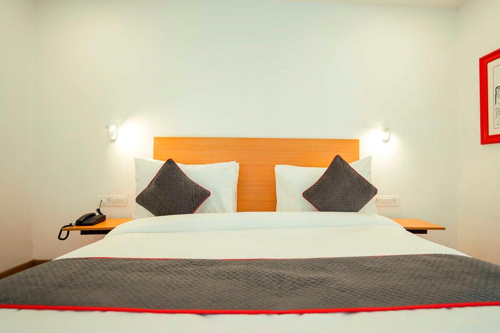 Super Townhouse O Hotel Aditya Residency Near Parthala Over Bridge Sector 121 Noida Indirapuram Buitenkant foto